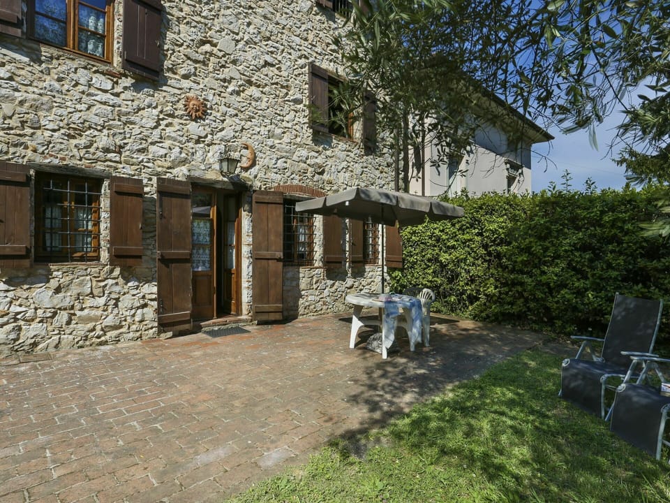 Building, Property, Window, Plant, Tree, Cottage, Sky, Residential Area, House, Landscape