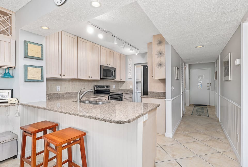 Kitchen- Breakfast Bar