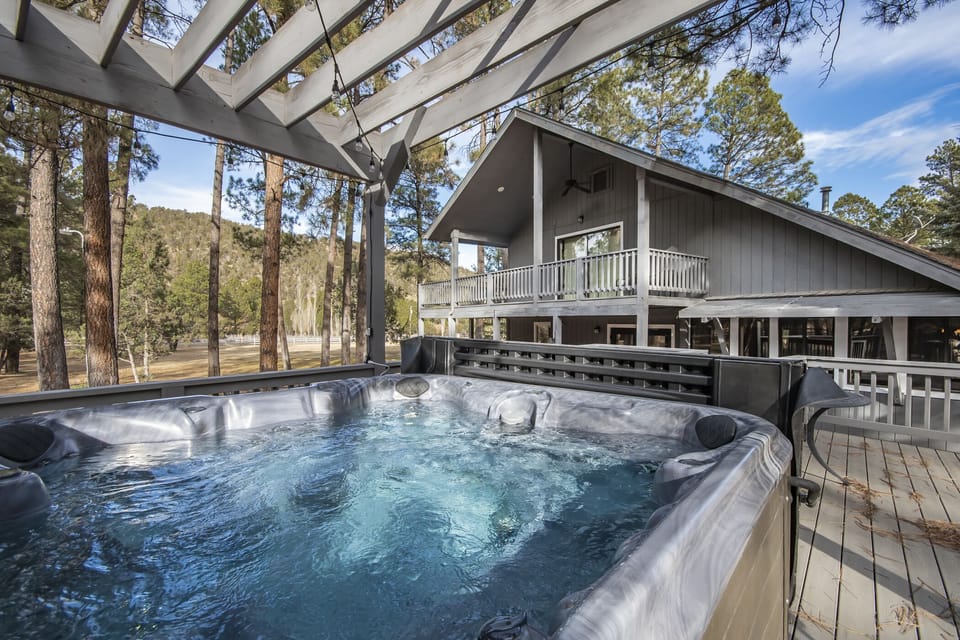 Welcome To Eagle Creek Retreat! Private Hot Tub