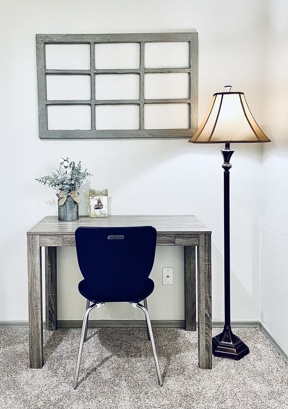 Multiple work spaces in the house for quiet work, projects, or reading. 