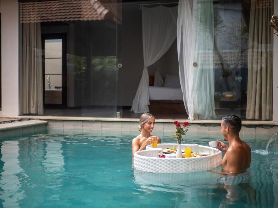Romantic Floating Breakfast