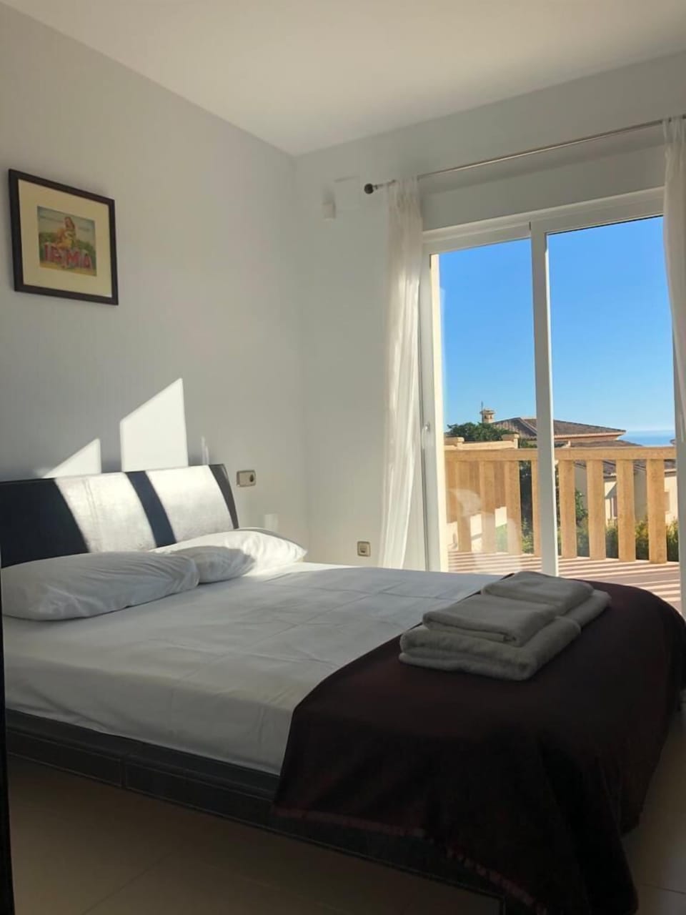 Double bedroom with en suite leading directly onto the naya