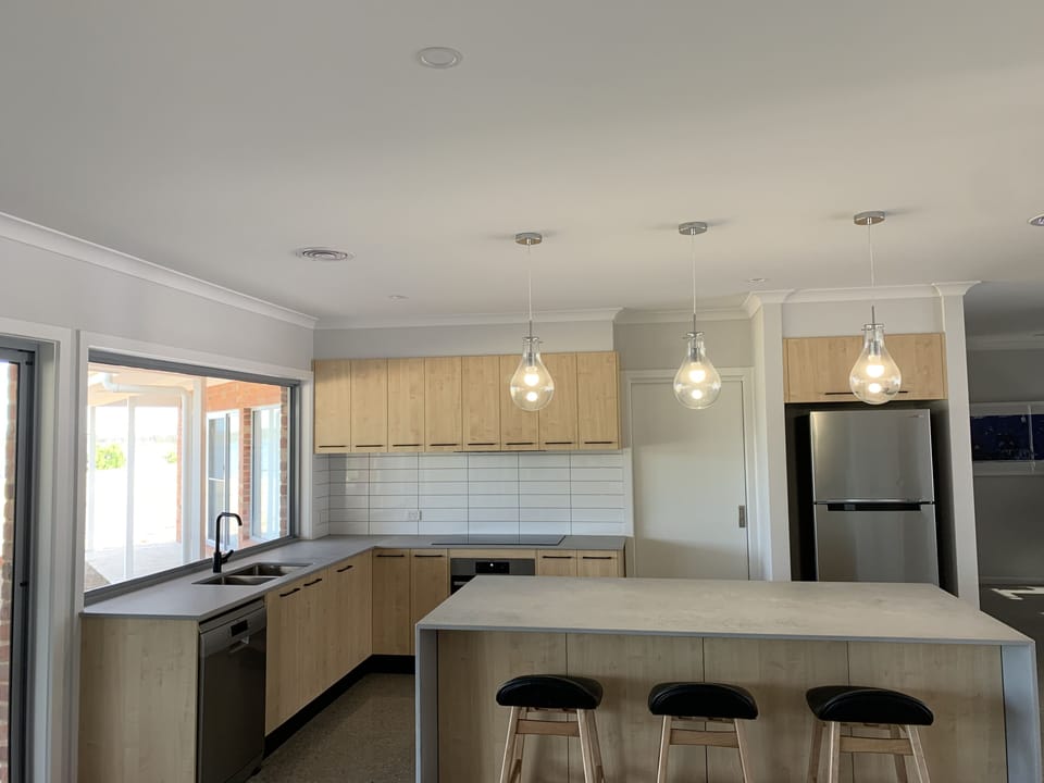 Fully equipped spacious kitchen with rear butlers pantry