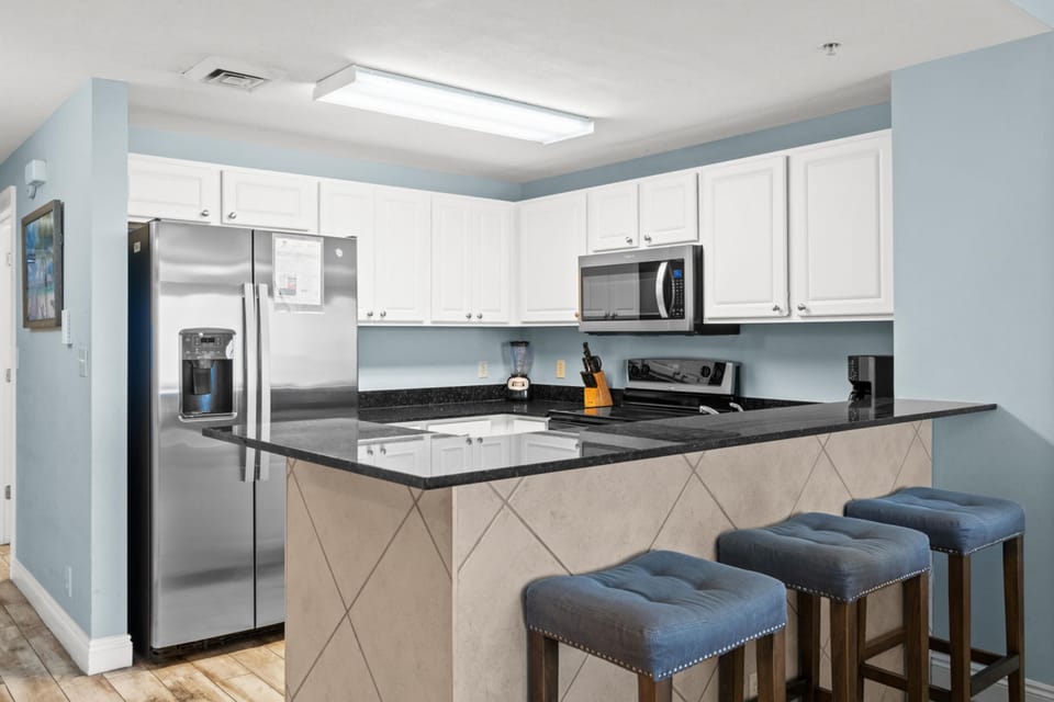 Kitchen with Breakfast Bar