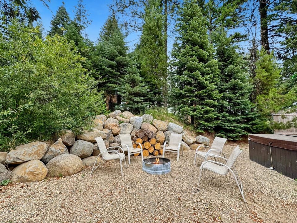 Fire Pit & Hot Tub