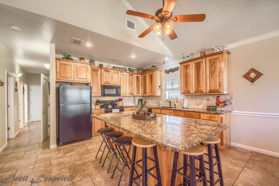 Large island for extra seating. 
Refrigerator, Coffee Maker, Ice Maker, Microwave, Toaster, Cookware, Blender, Stove, No garbage disposal.