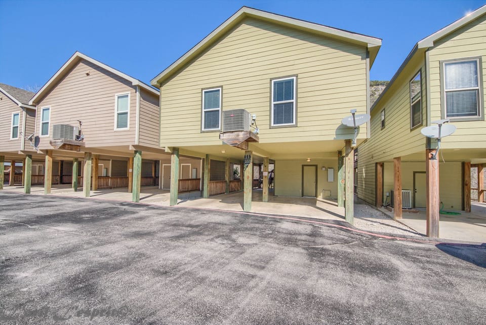 Newly constructed luxurious 4 bedroom/3 Bath home right on the Guadalupe River!