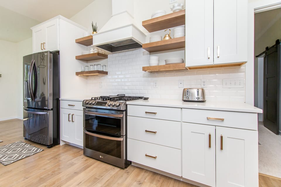 Open shelving and a gas oven