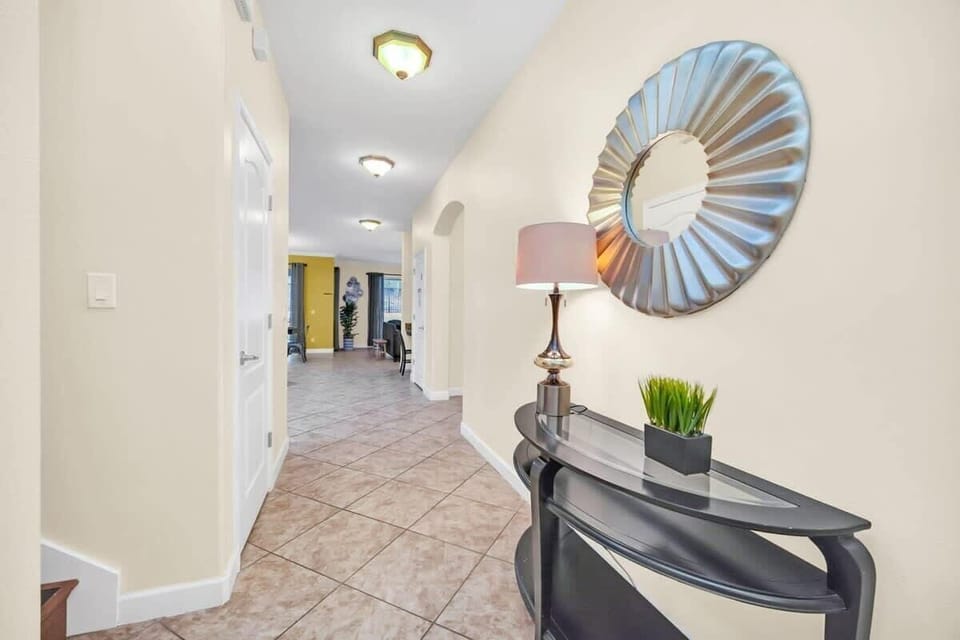 Hallway / Entryway