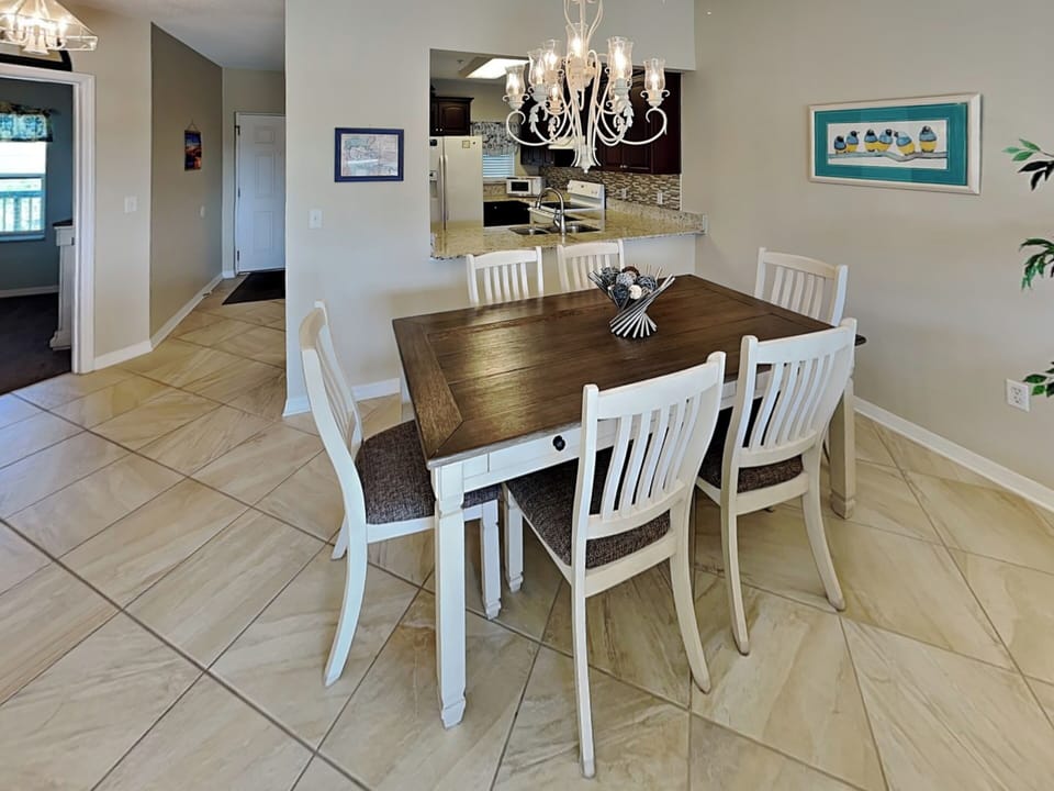 Dining Area - Seating for Six