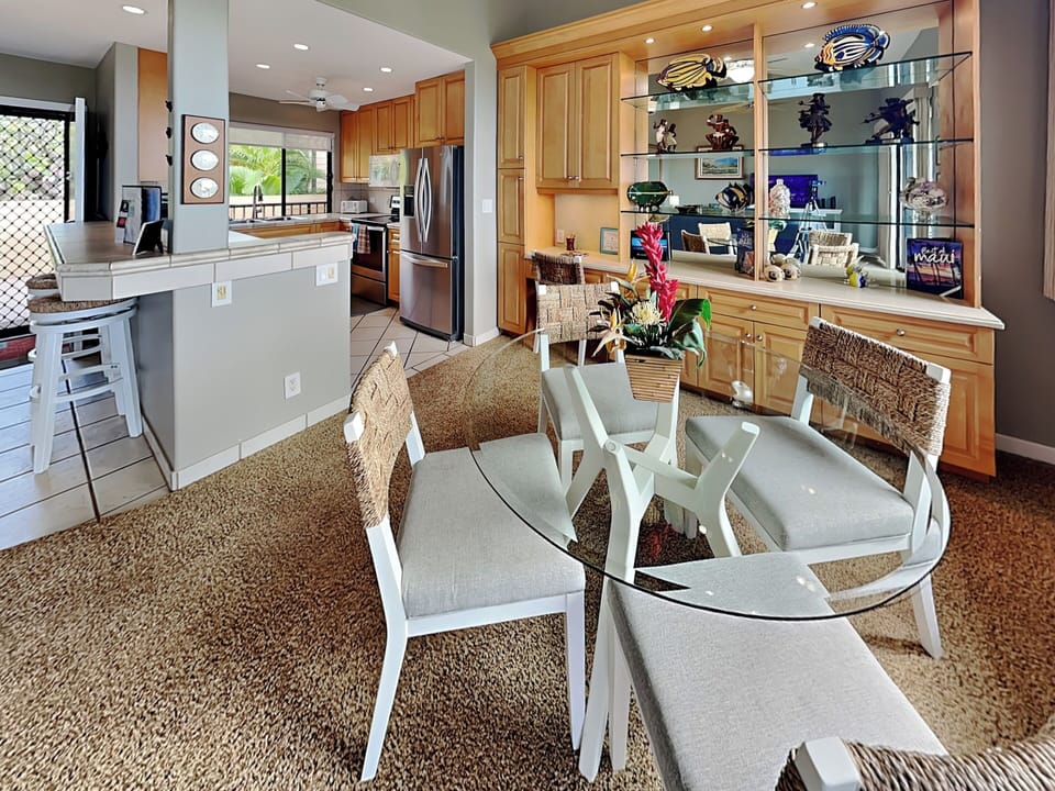 Dining Area & Kitchen