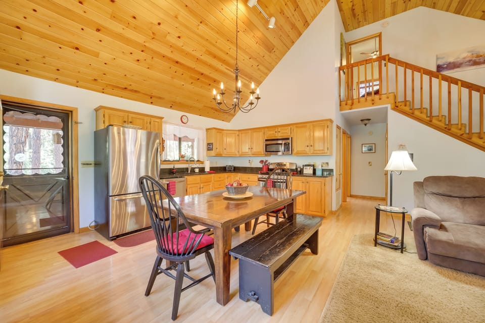 Dining Area | Main Level