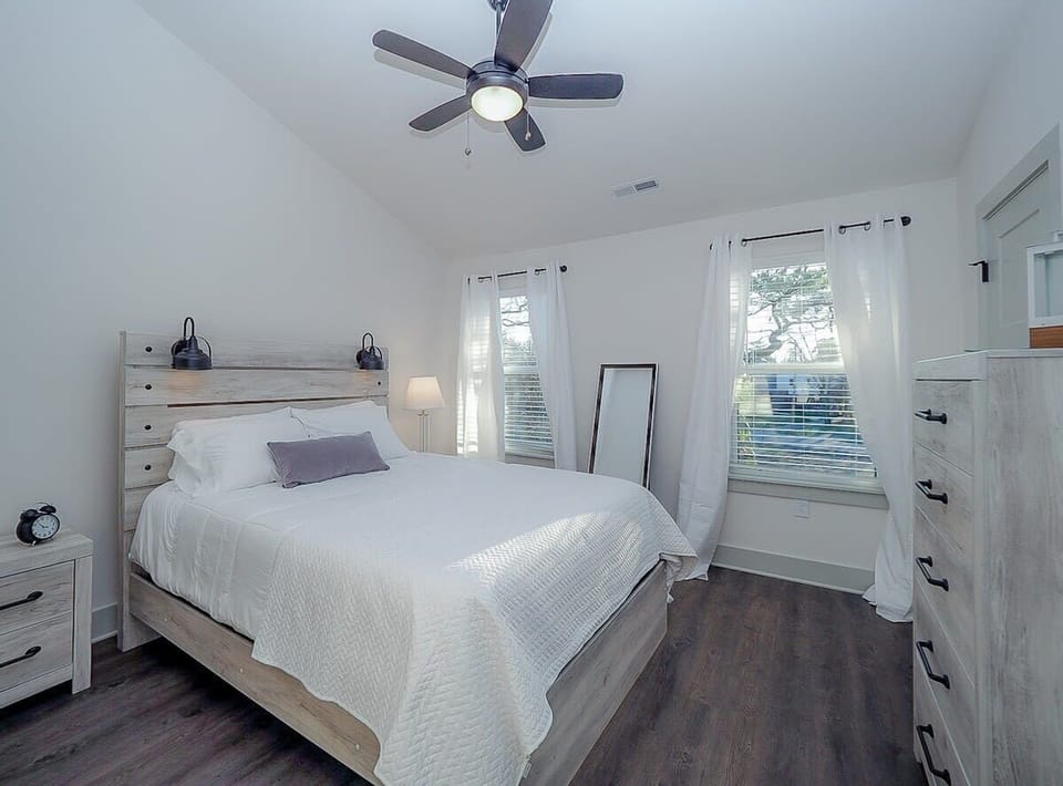 “Great place. Everything was close by. Neighbors were quiet.Lots of parking space.” - Viviana ’23