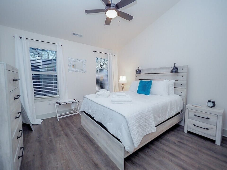 “We had a great stay at Nash's while visiting family. The place is clean, and we had all we needed to rest there. We would stay here again.” - Iris ’23