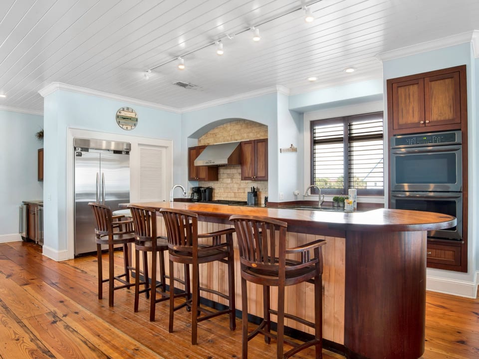 Breakfast Bar Seating for Four - Second Floor