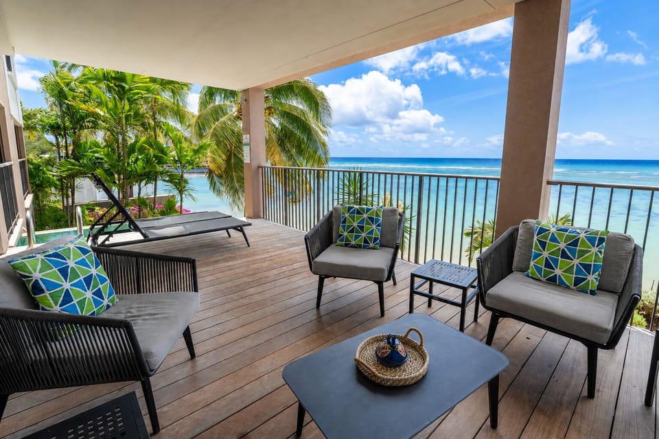 Patio with plunge pool.
