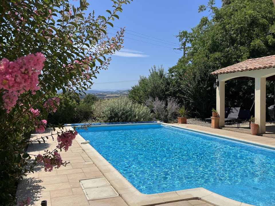 Full sized 10m pool.
