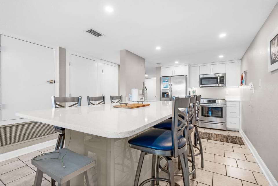 Full kitchen