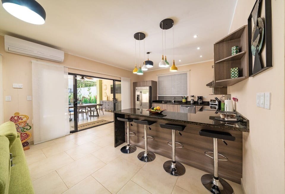 Hungry? Thirsty? No problem, it's a short walk from the pool to the kitchen. 