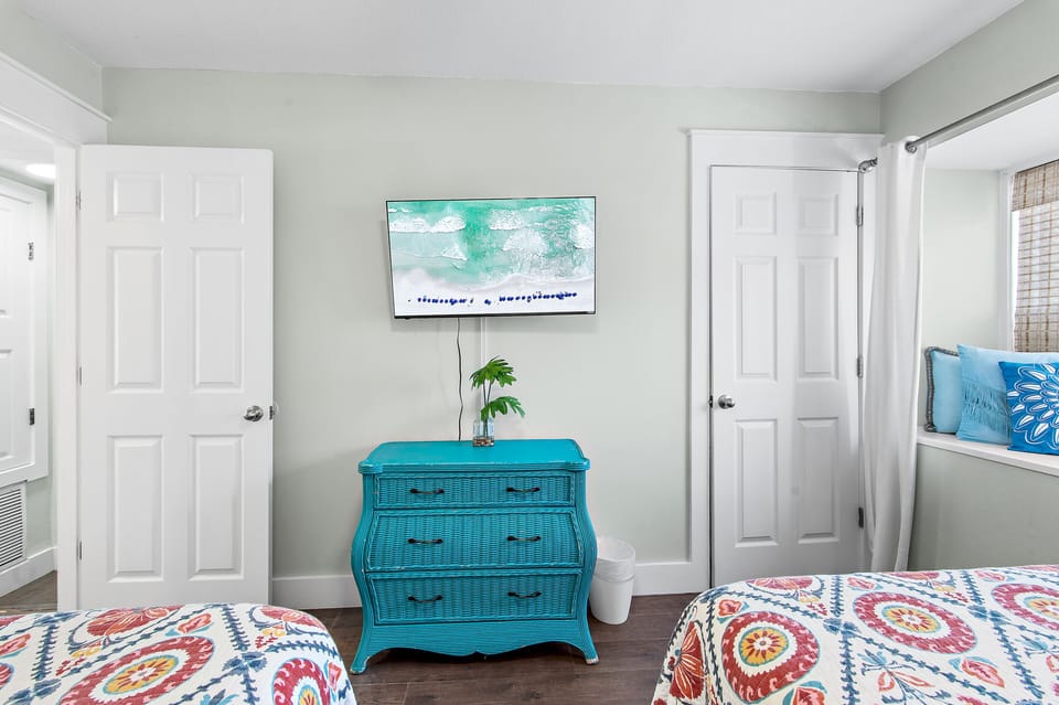 Guest bedroom