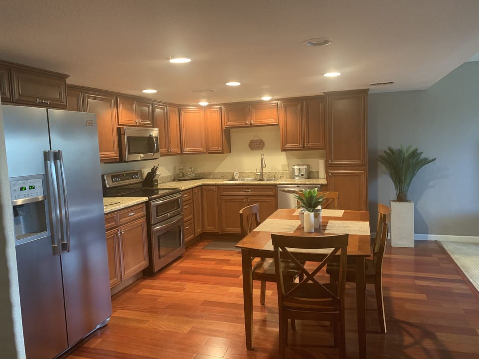 GOURMET KITCHEN, GRANITE, STAINLESS AND HARDWOOD CHERRY FLOORS