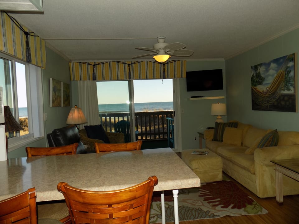 Plenty of room to enjoy the fabulous ocean view. Life is good 