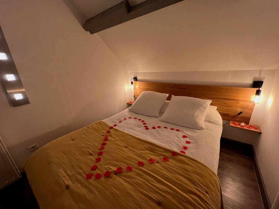 chambre-love-cocooning-studio-tournesol-spa