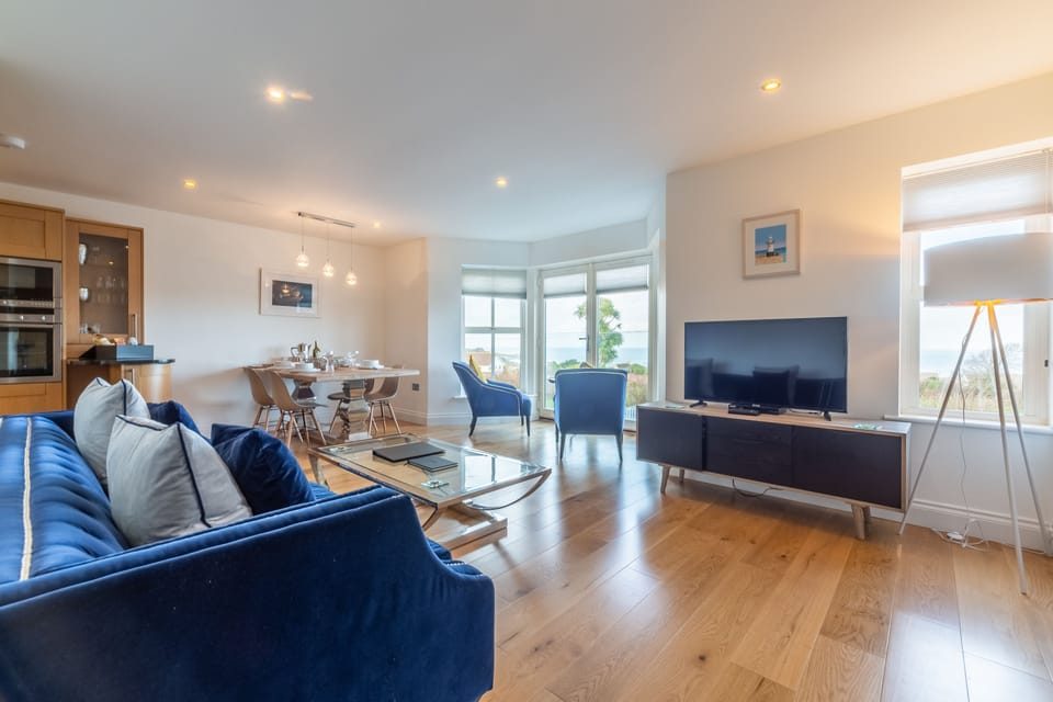 5 Four Seasons, Carbis Bay. First floor: Open-plan living