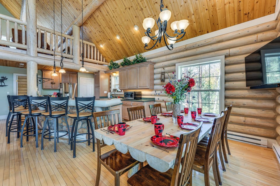 Dining Area & Kitchen