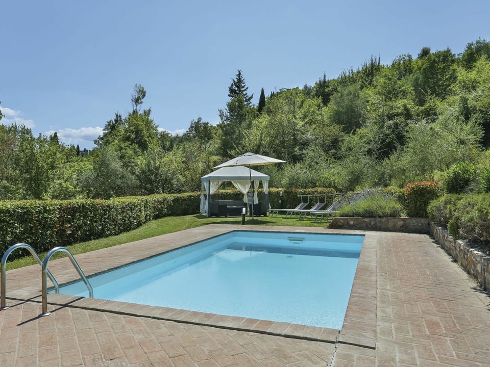 Water, Plant, Sky, Swimming Pool, Shade, Tree, Rectangle, Leisure, Grass, Composite Material