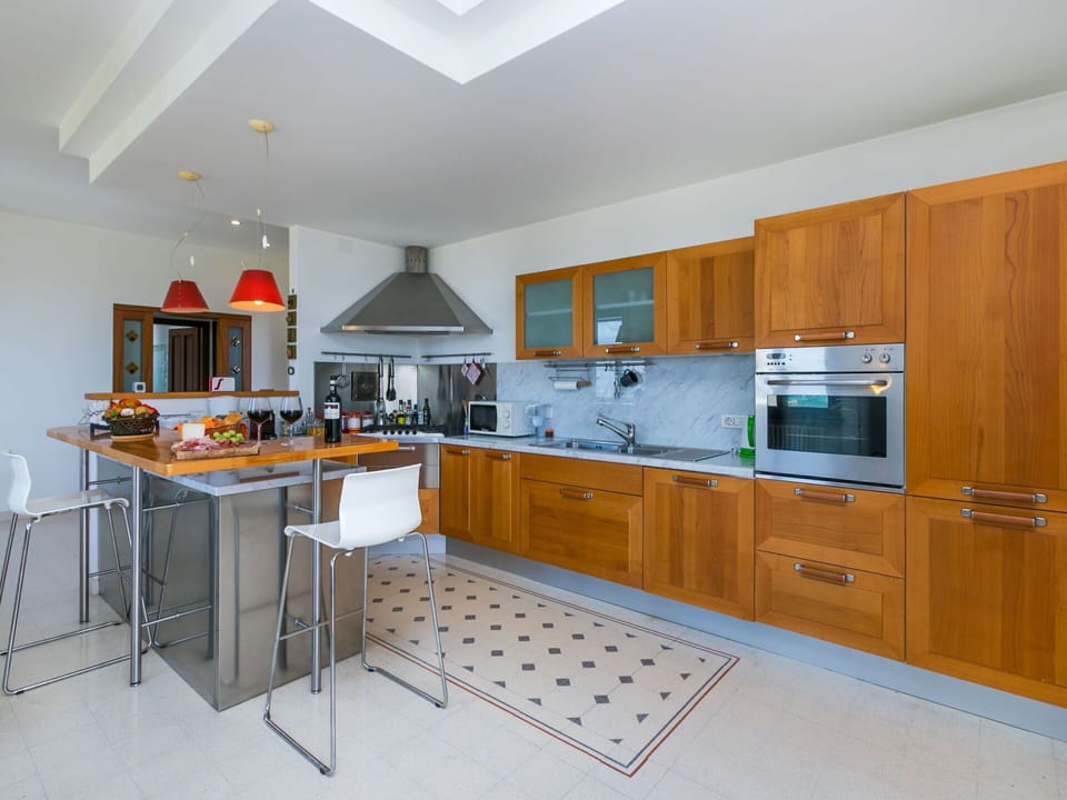 Plant, Building, Window, Swimming Pool, Azure, Water, Tree, House, Sky, Urban Design