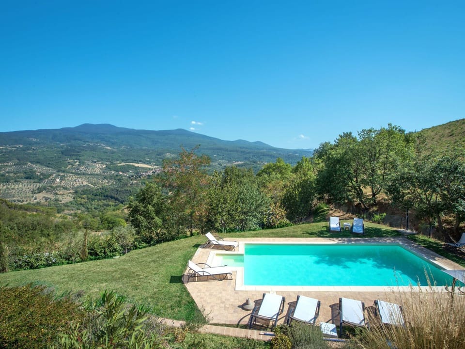 Property, Swimming Pool, Natural Landscape, House, Mountain, Wilderness, Sky, Real Estate, Estate, Vacation