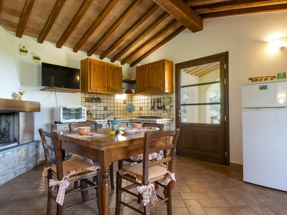 Table, Property, Furniture, Wood, Cabinetry, Interior Design, Kitchen, Flooring, Floor, Building