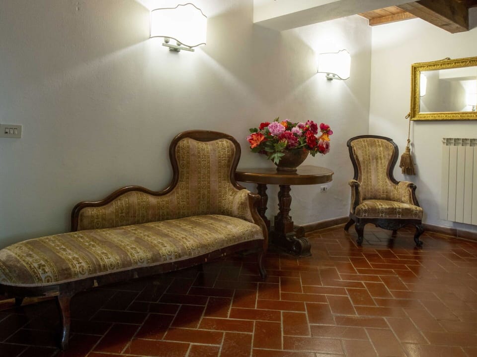 Furniture, Building, Flower, Comfort, Houseplant, Plant, Wood, Lighting, Chair, Interior Design