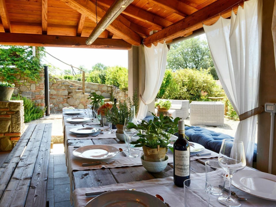 Table, Plant, Property, Furniture, Tableware, Flowerpot, Chair, Houseplant, Interior Design, Shade