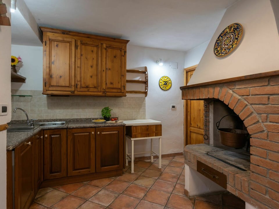 Cabinetry, Furniture, Building, Kitchen Sink, Countertop, Wood, Drawer, Interior Design, Wood Stain, Flooring