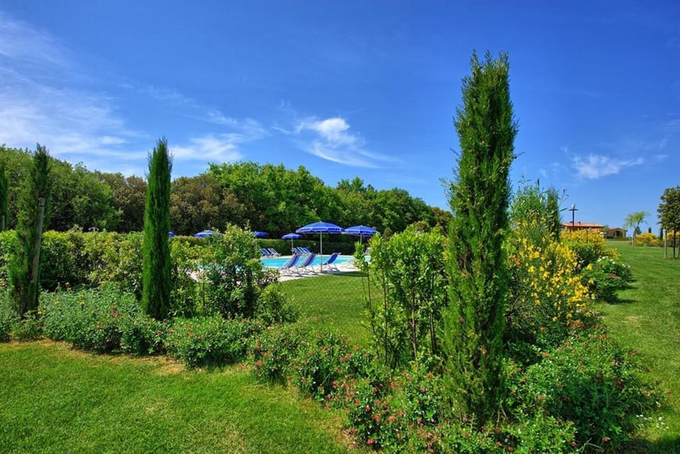 Natural Landscape, Nature, Green, Sky, Vegetation, Tree, Property, Land Lot, Garden, Natural Environment