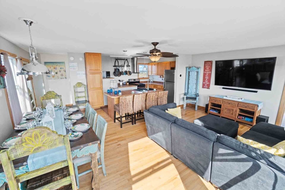 Surf-or-Sound-Realty-921- Oceanview Hatteras-Great room and dining area