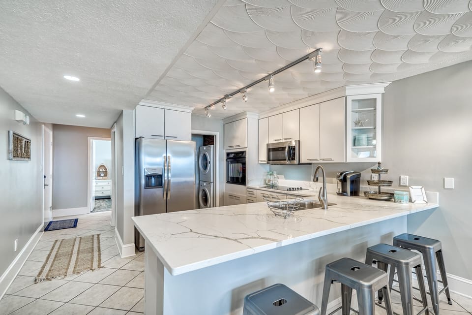 Kitchen - Updated with new Countertops