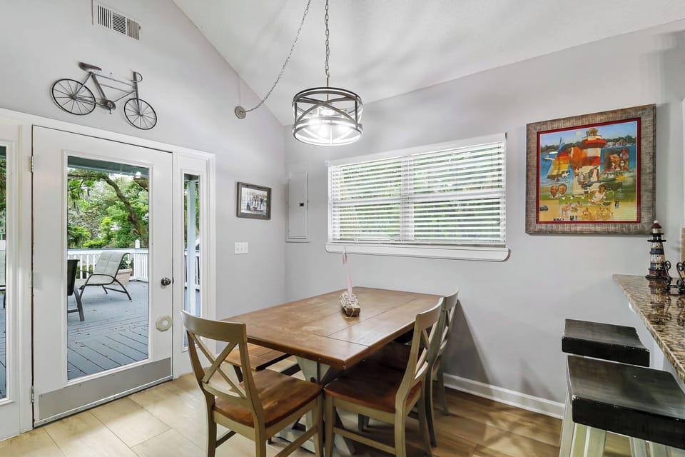 10 Egret - DIning Area