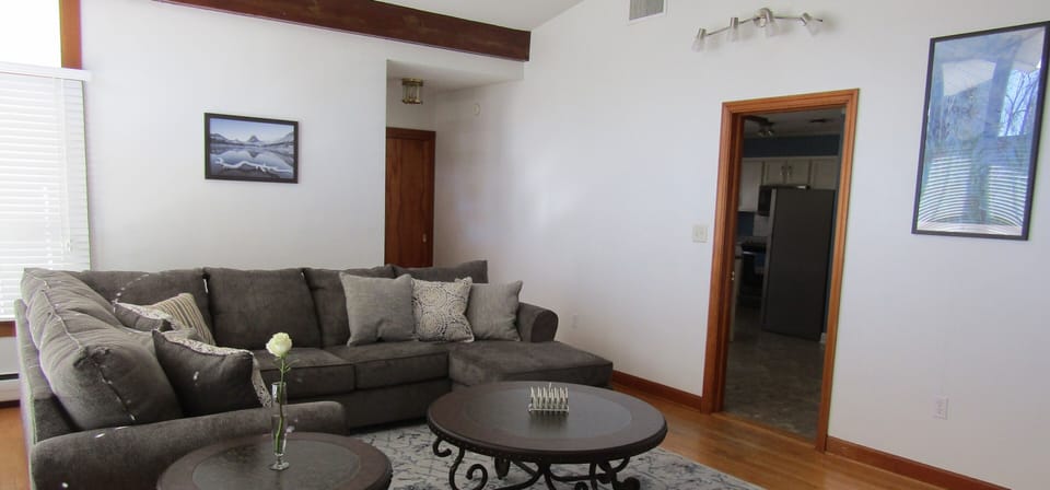 Comfortable, spacious, and well-appointed living room!