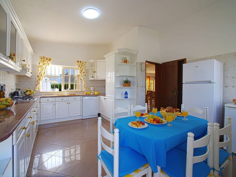 Cabinetry, Furniture, Table, Countertop, Interior Design, House, Building, Flooring, Kitchen, Floor