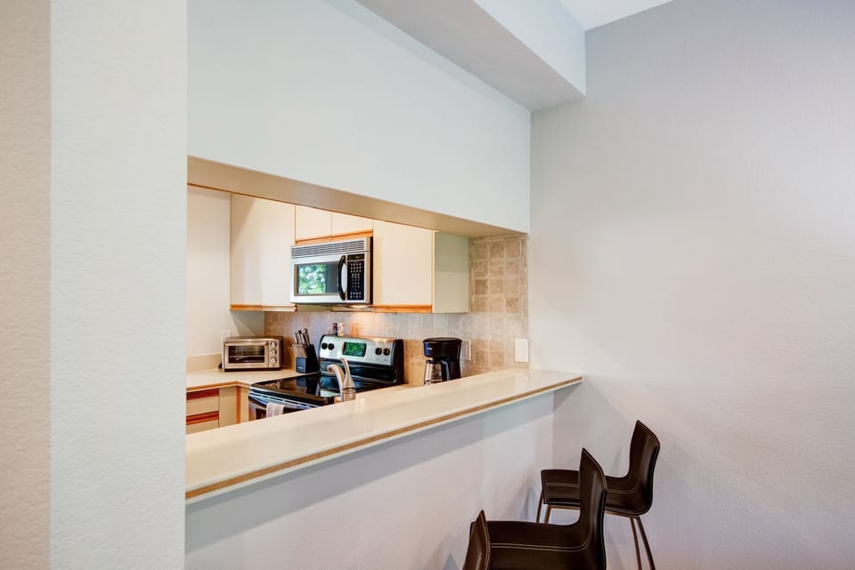 A breakfast nook to grab a coffee or quick meal.
