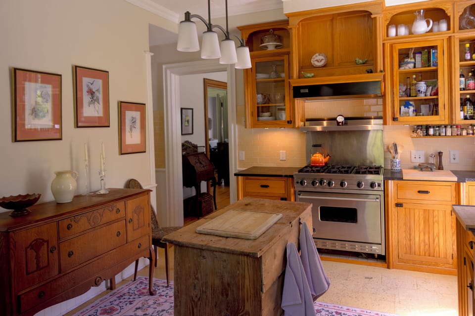 Kitchen with 6 burner Viking
