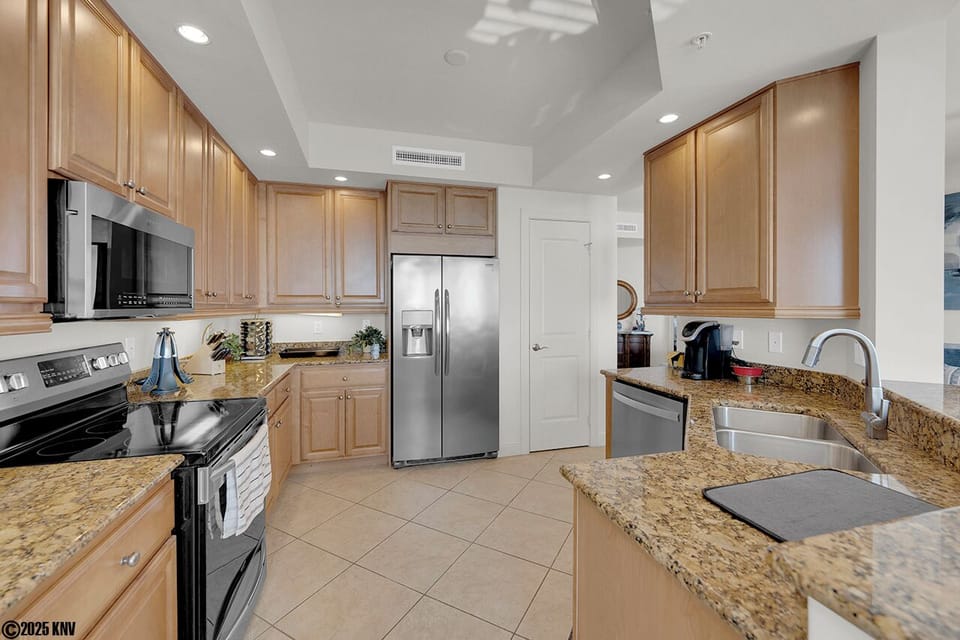 Spacious Kitchen with Breakfast Bar