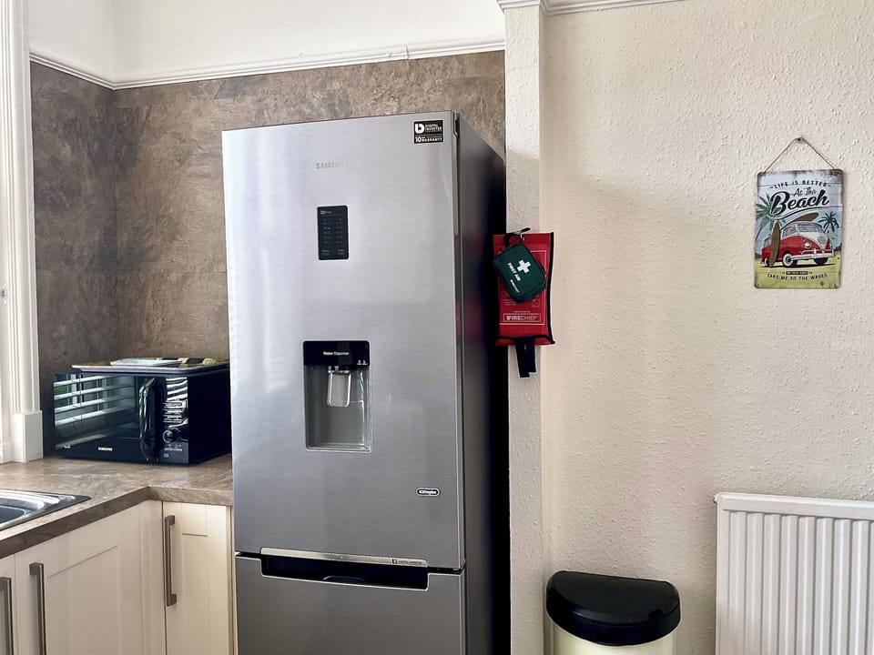 Kitchen
Oven/hob/fridge freezer/dishwasher/washing 