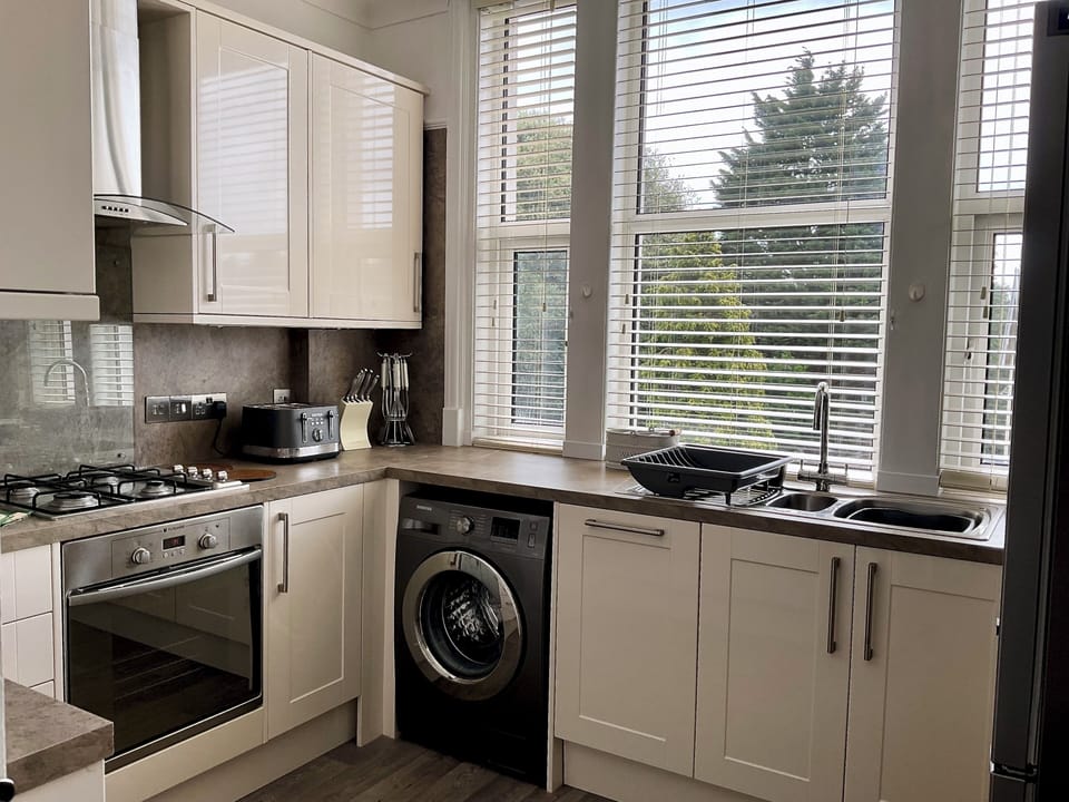 Kitchen
Oven/hob/fridge freezer/dishwasher/washing 
