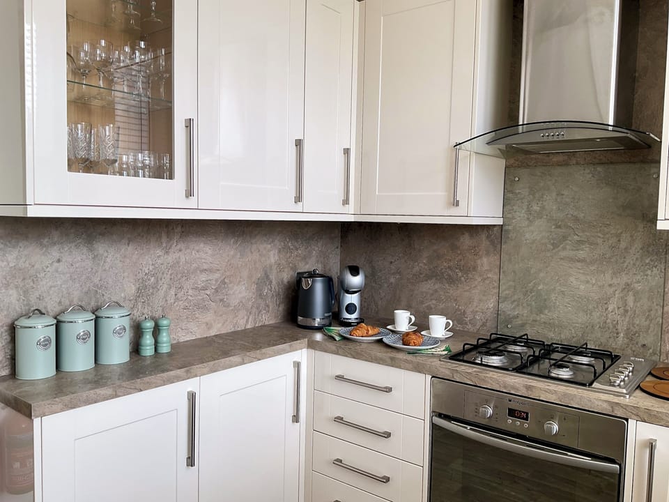 Kitchen
Oven/hob/fridge freezer/dishwasher/washing machine/coffee machine