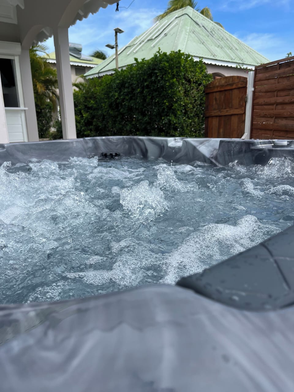 Outdoor spa tub