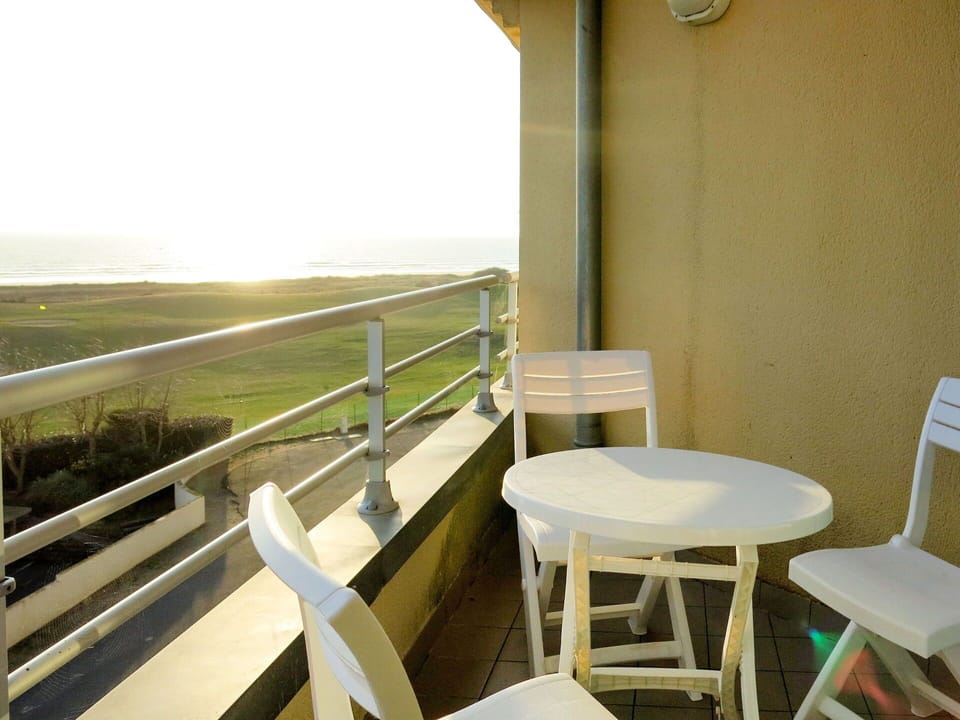 Property, Room, Balcony, Furniture, Building, House, Real Estate, Chair, Table, Architecture